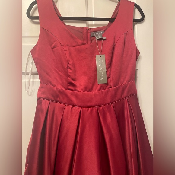 Dress - Picture 3 of 3